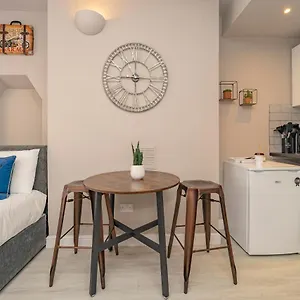 funky-studio-few-mins-to-brighton-seafront.brighton-hotels-england.com/