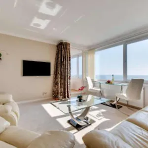 hove-actually-with-spectacular-sea-views.brighton-hotels-england.com/
